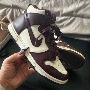 Women’s Nike dunks size 8